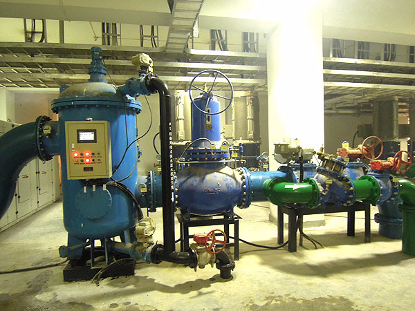 上圖為魯地拉水電站使用的中基ZJY46H減壓閥其中之一,直徑450mm